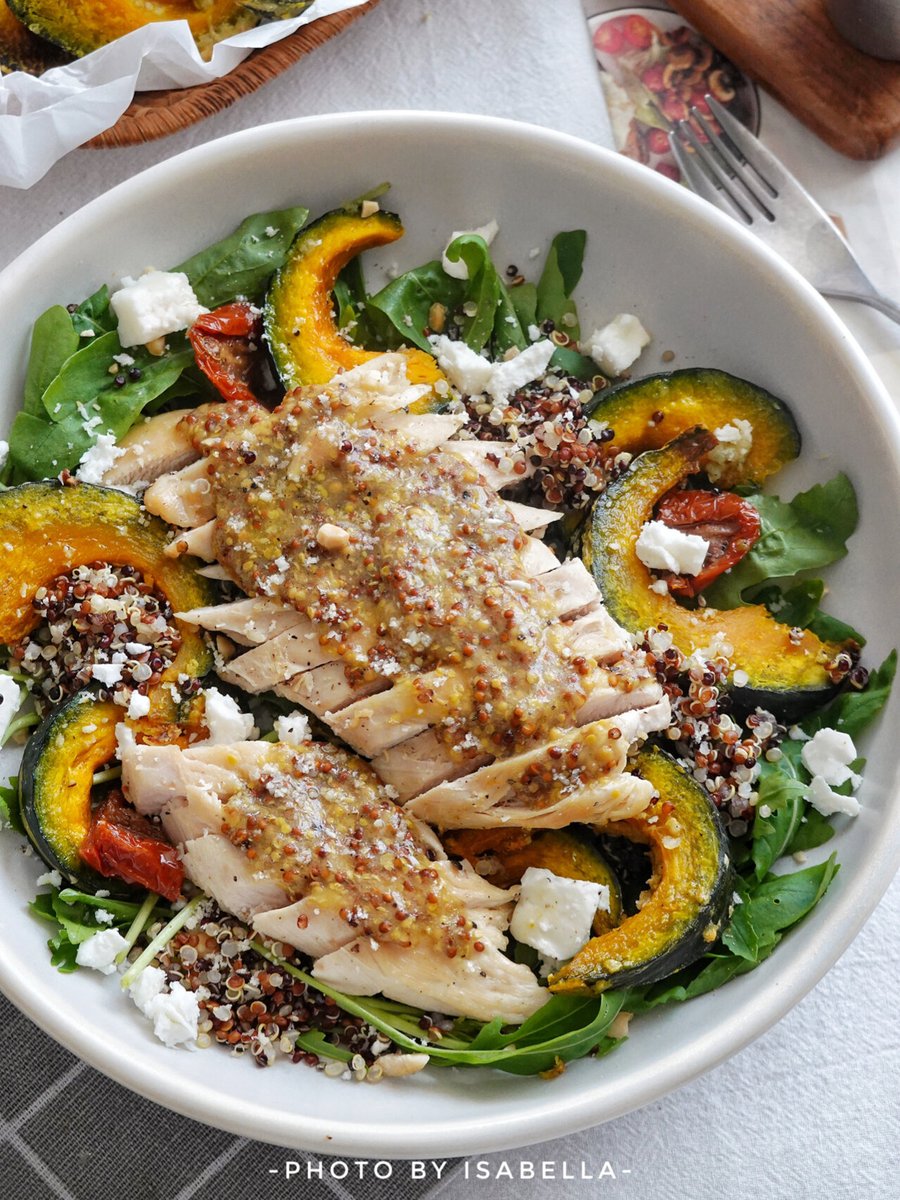 ismet15242701's tweet photo. 300-calorie lunch alert! Grilled chicken + quinoa + roasted veggies (zucchini, bell pepper) + a drizzle of olive oil. High protein, fiber, low GI—fuel your day without the bloat. #减脂餐 #HealthyEats #FitLunch https://t.co/kj8MEPCuYT