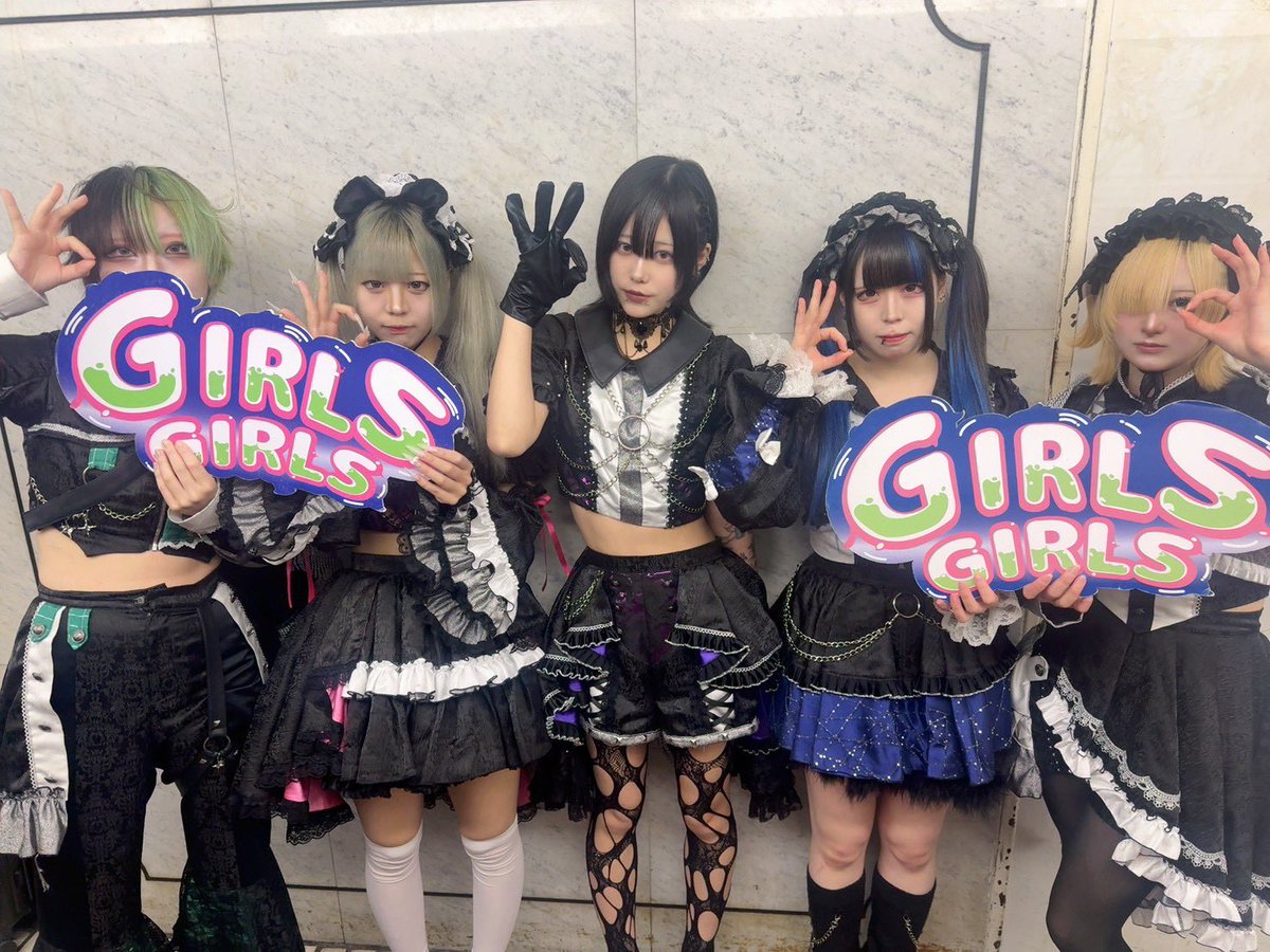 GIRLS GIRLS tweet media