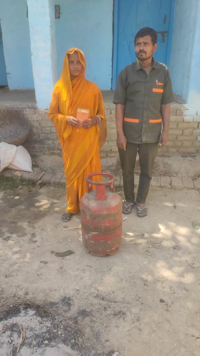 IOCL_BIHAR's tweet image. Seamless home delivery by Andhratharhi Indane Gramin Vitrak, Dist Madhubani—ensuring LPG reaches households across every corner. Indane continues to serve with reliability and care. #Indane #EnergyForAll #StayCalmIndia @IndianOilcl