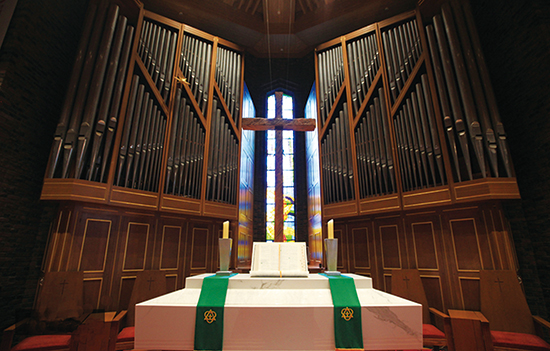 moriko38's tweet image. While not every story follows this path, a significant number of Korean occult and exorcism works treat different religions—Catholicism, Protestantism, Buddhism, and Shamanism—as Business Partners. 

Instead of clashing over doctrine, they often form a multicultural Dream Team