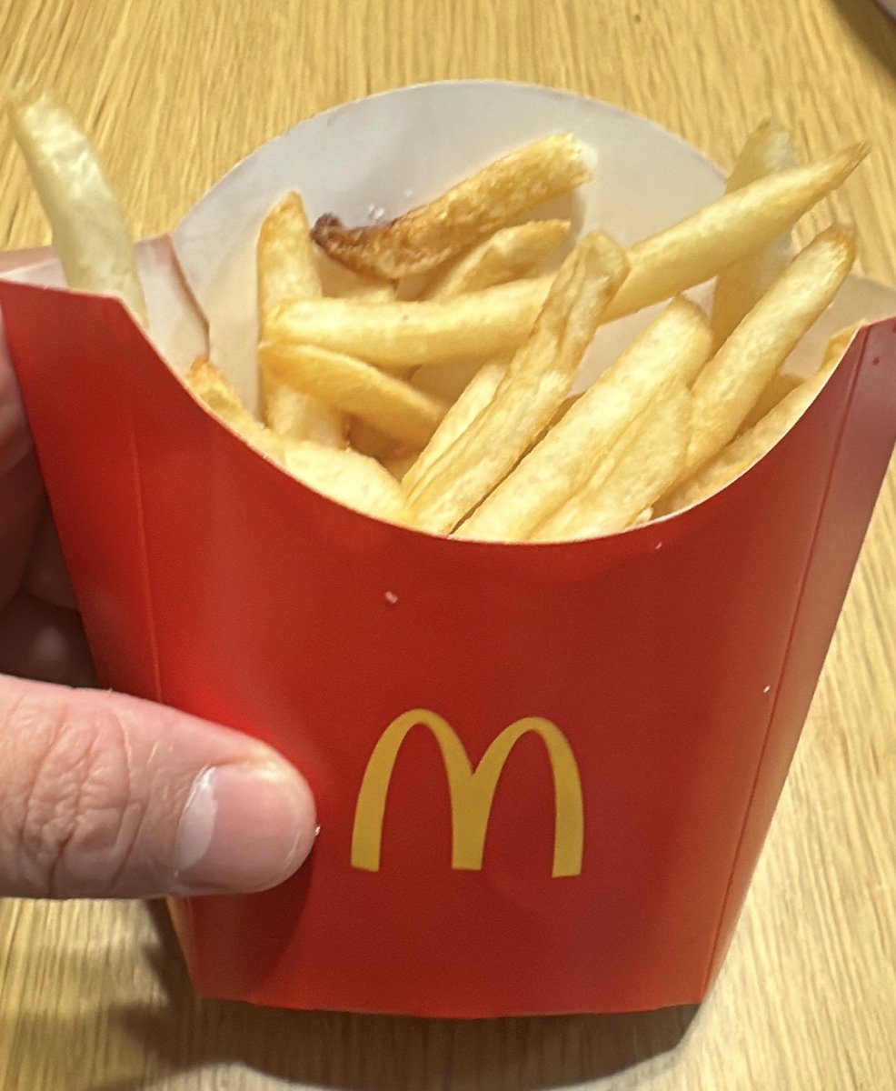 tyo_suke's tweet image. 今日の晩ごハーン！
餅嫁がいないの日はジャンクの日！
マックをUberしたよ〜……けど、ん？なんか…少なくね？？

#マクドナルド
#McDonalds
#マックフライポテトM
