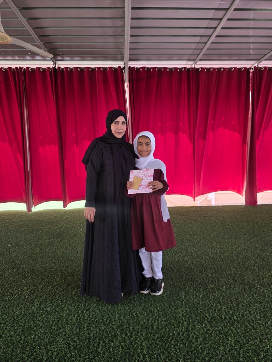 ZhratAlmadayan's tweet photo. تشكر الأستاذة نجلاء البلوشية جميع المبدعين الذين شاركوا في كتابة القصة الثانية لمبادرة (قيمة وقصة)، والتي تحمل قيمة (الصدق)
ويسرها أن تعلن عن القصة الفائزة لهذا الأسبوع وهي للطالبة: ديمة بنت يوسف البريكية من الصف رابع٧. https://t.co/8Jh8jB0gq8