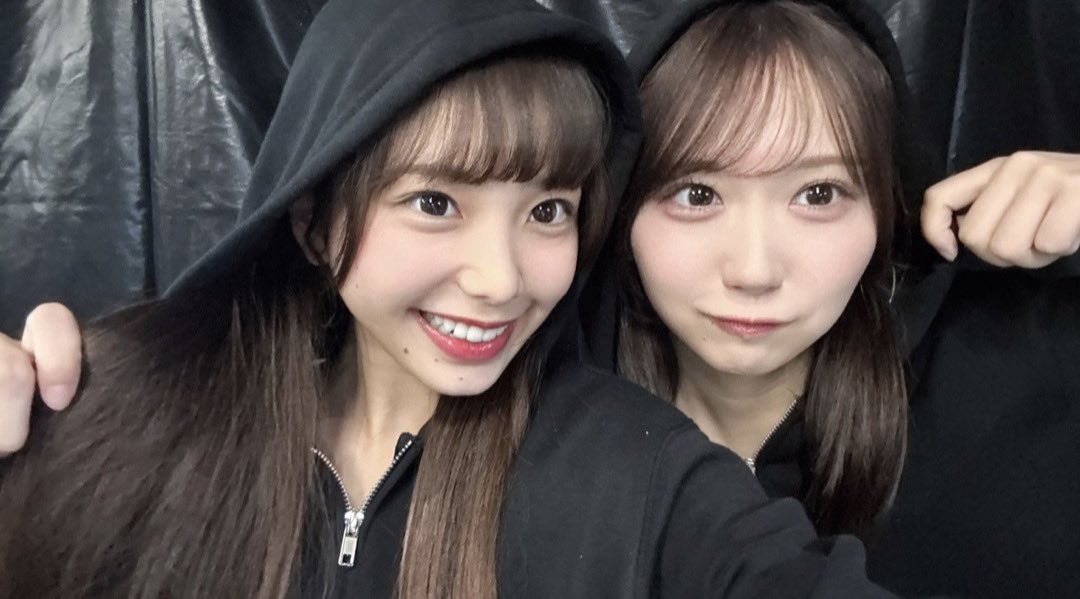 maa08233's tweet photo. ひな誕祭1.2日目どっちも最高やったよ❣️
いずかほツインテールやん！！思ってたらお揃いにしててんな愛おしいよ私の推しメンたち（ ;  ; ）👍♡
#izukiblog https://t.co/cuVwP7vem9