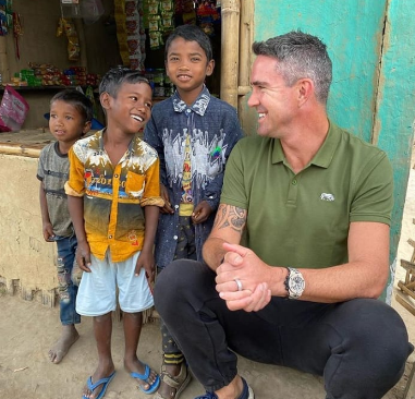 Vikrant_1589's tweet photo. 🚨ENGLISH PEOPLE ARE SELFISH, INDIAN PEOPLE ARE LOVING & KIND🚨

Kevin Pietersen:-“In England, there is a lot of negativity around, and people seem disconnected from each other . That’s why I always find myself drawn to India. The energy here is different people smile, they welcome you, and they genuinely care and support you. In India, you don’t just play cricket. you feel valued as a person. That warmth and positivity is something truly special.”