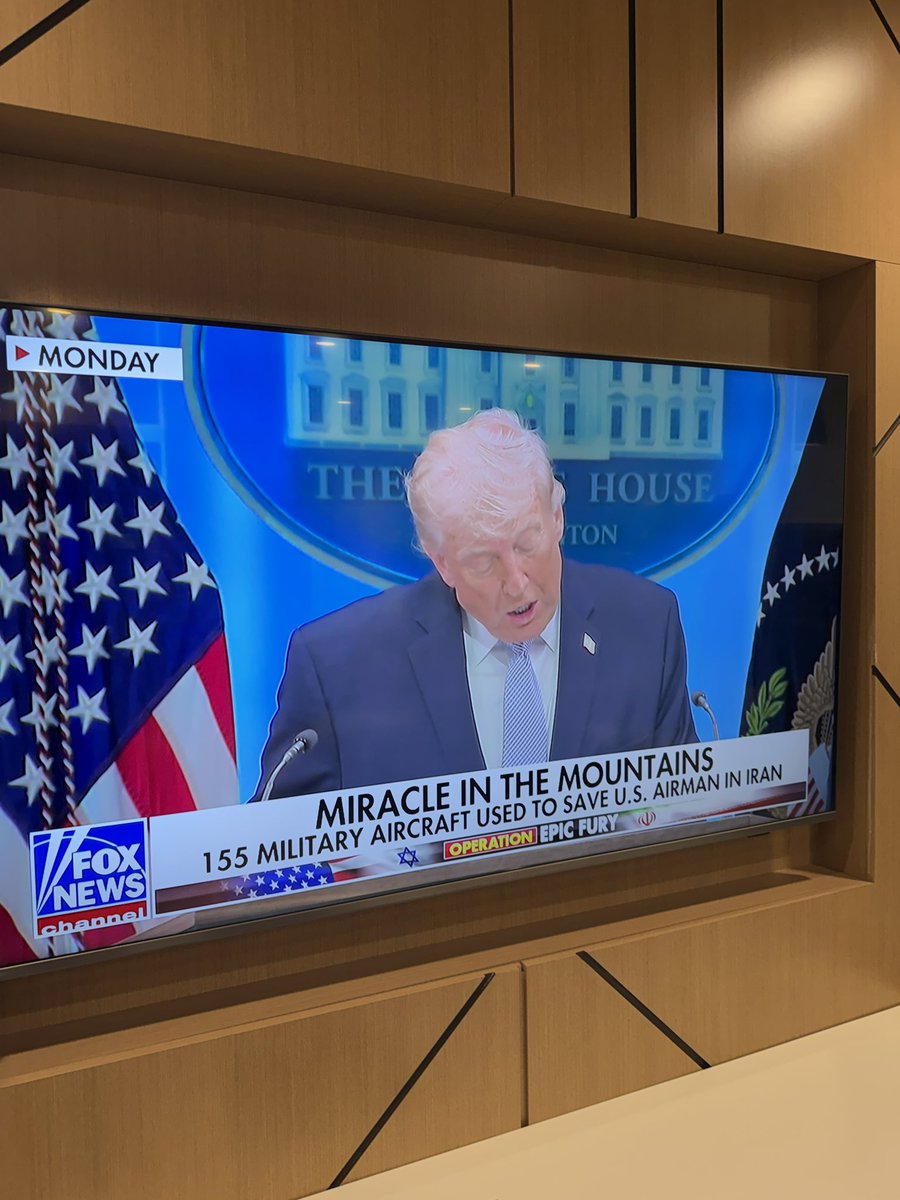 Cyrus Janssen tweet media