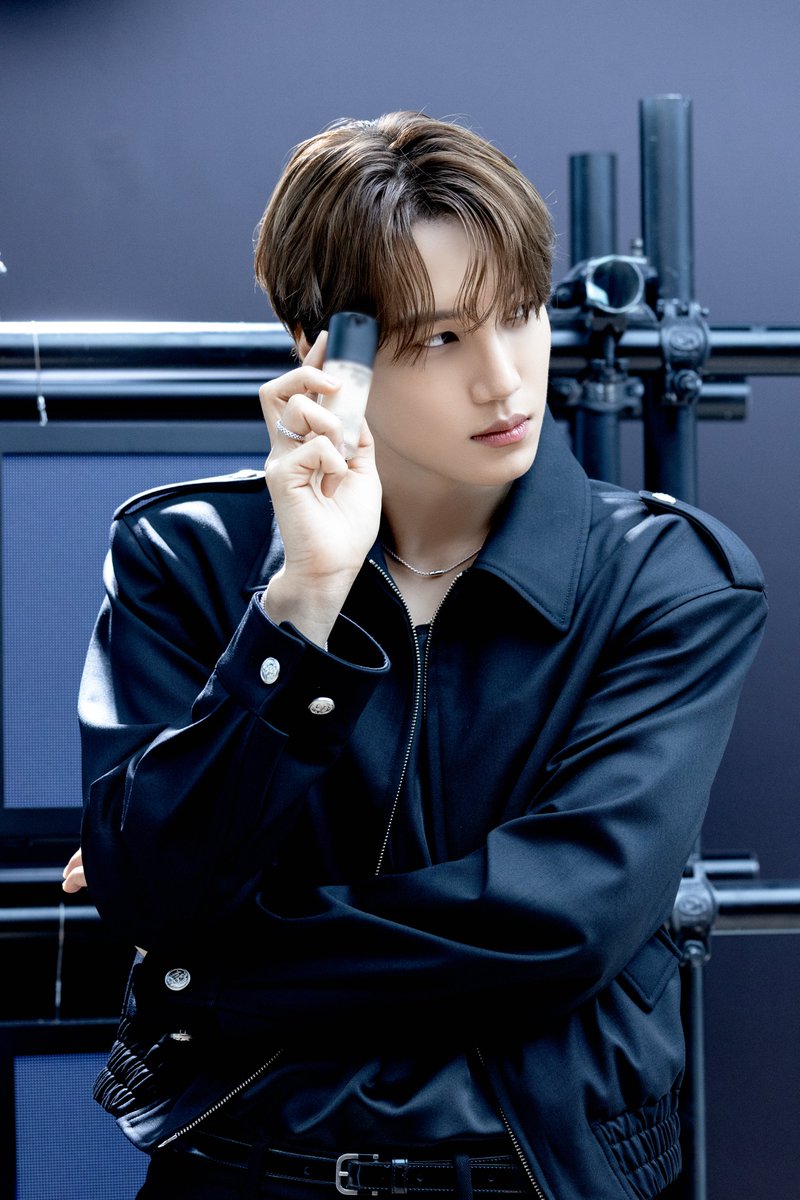 'KNOCK KNOCK!' tweet media