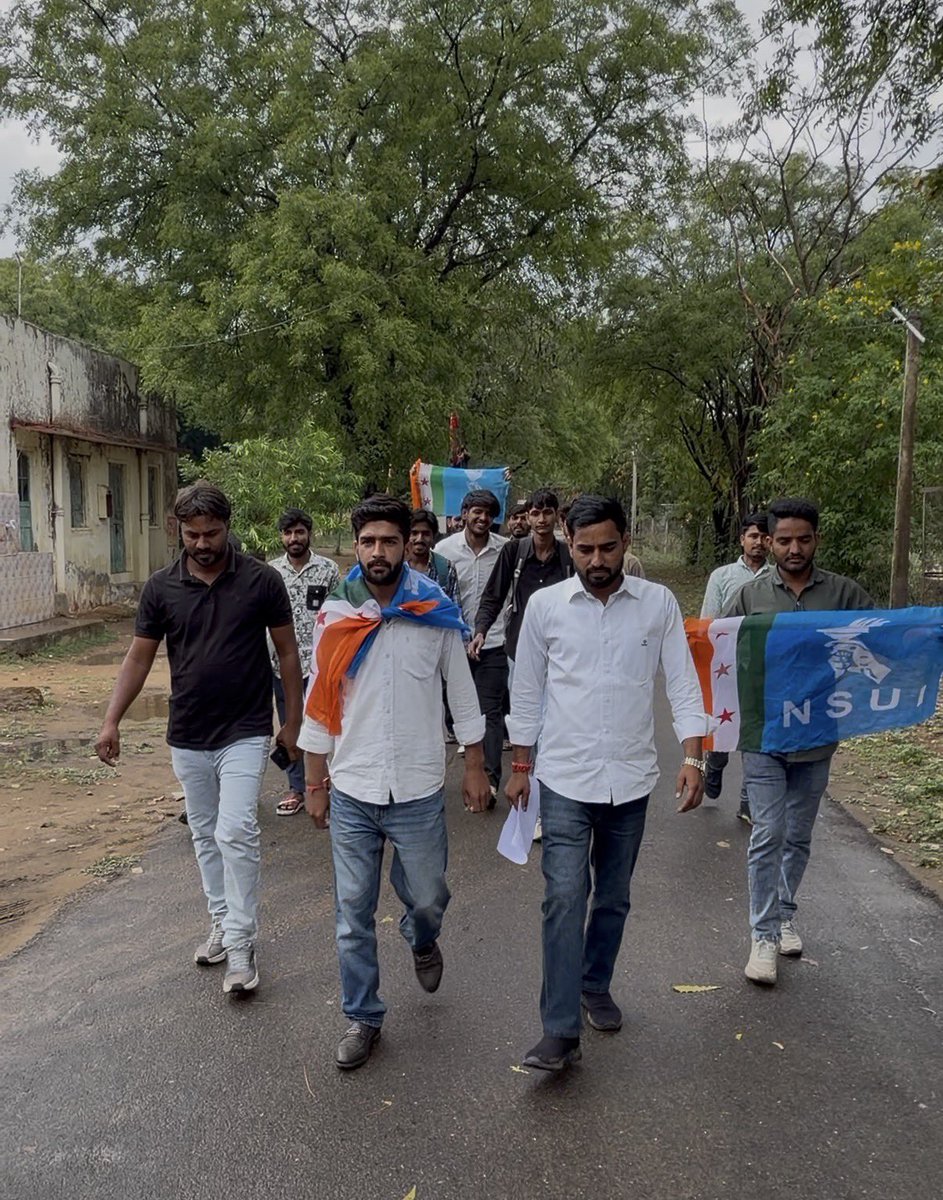 DevendaSanjay's tweet photo. @nsui स्थापना दिवस (5 अप्रैल) के उपलक्ष में @NSUIRajasthan द्वारा आयोजित साप्ताहिक कार्यक्रमों के अंतर्गत आज चोथे दिन सहरिया महाविद्यालय कालाडेरा-जयपुर, में NSUl के साथियो के साथ छात्र-छात्राओं की समस्याओं को लेकर प्राचार्य को ज्ञापन दिया ।
@VinodJakharIN
#sanjaydevendansui https://t.co/m4b3G1vIK3