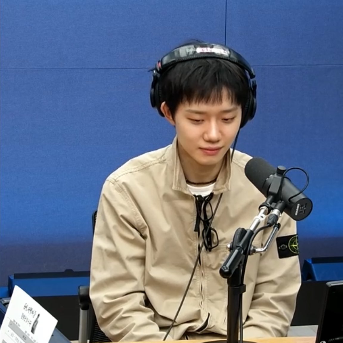 ('-' э )Э tweet media