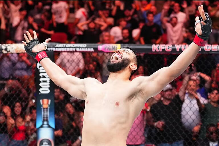 Eurochris1738's tweet image. Dominick Reyes (15-5) 🇺🇸 
vs
Johnny Walker (22-9) 🇧🇷 

💎 Two glass cannons to provide murder after the Cub retirement. Sensational. At this point it’s whoever lands the biggest shot fist. Reyes was too hesitant against Ulberg, I think he knows it’s the end game. Although I can’t