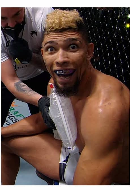 Eurochris1738's tweet image. Dominick Reyes (15-5) 🇺🇸 
vs
Johnny Walker (22-9) 🇧🇷 

💎 Two glass cannons to provide murder after the Cub retirement. Sensational. At this point it’s whoever lands the biggest shot fist. Reyes was too hesitant against Ulberg, I think he knows it’s the end game. Although I can’t