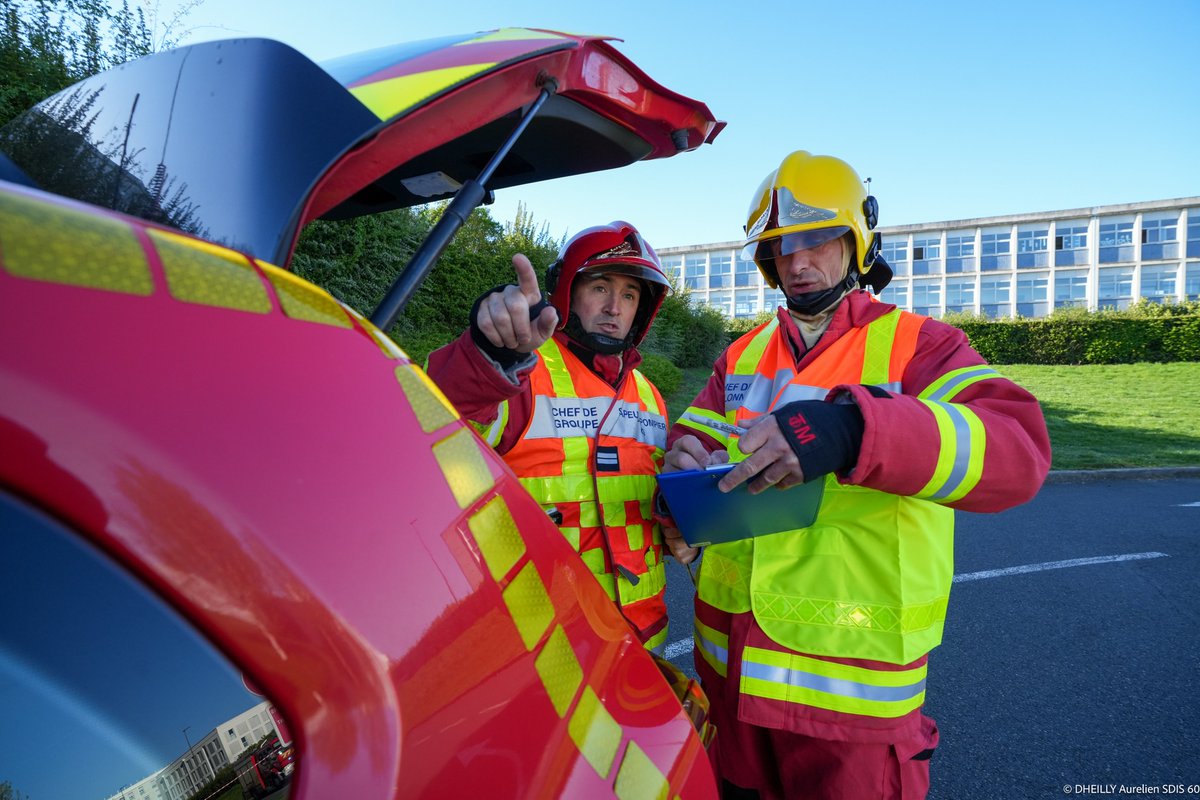 SDIS60's tweet image. #Intervention | Les #Pompiers60 sont intervenus ce matin suite à la chute d’un bidon d’éthanol à bord d’un camion, à l’origine d’une fuite de ce produit hautement inflammable.

Un dispositif de protection incendie a été mis en place, la fuite stoppée et le produit absorbé.
