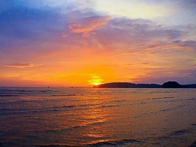 sanjaraic1's tweet image. burnt orange #jewel
half lost behind the islands
#cozy transition

#haikuchallenge #DailyHaikuPrompt #haiku #poetry #nature #photography