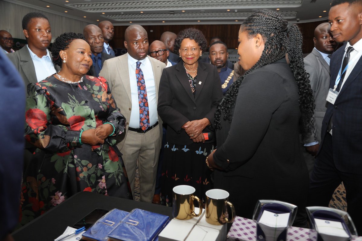SWAOGH's tweet photo. As part of activities at the 2026 ISWA Africa Conference and Exhibition, @Zoomlionltd was honored with the distinct opportunity among a selected number of participants to present a special gift to Her Excellency Auxillia Mnangagwa following her address on stage.

#ISWAAfrica https://t.co/QnQtXTy56R
