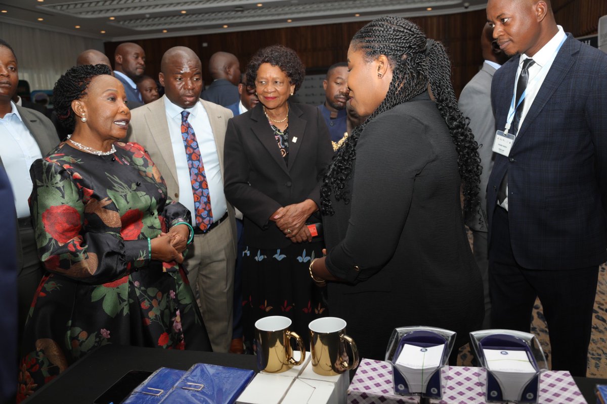 SWAOGH's tweet photo. As part of activities at the 2026 ISWA Africa Conference and Exhibition, @Zoomlionltd was honored with the distinct opportunity among a selected number of participants to present a special gift to Her Excellency Auxillia Mnangagwa following her address on stage.

#ISWAAfrica https://t.co/QnQtXTy56R