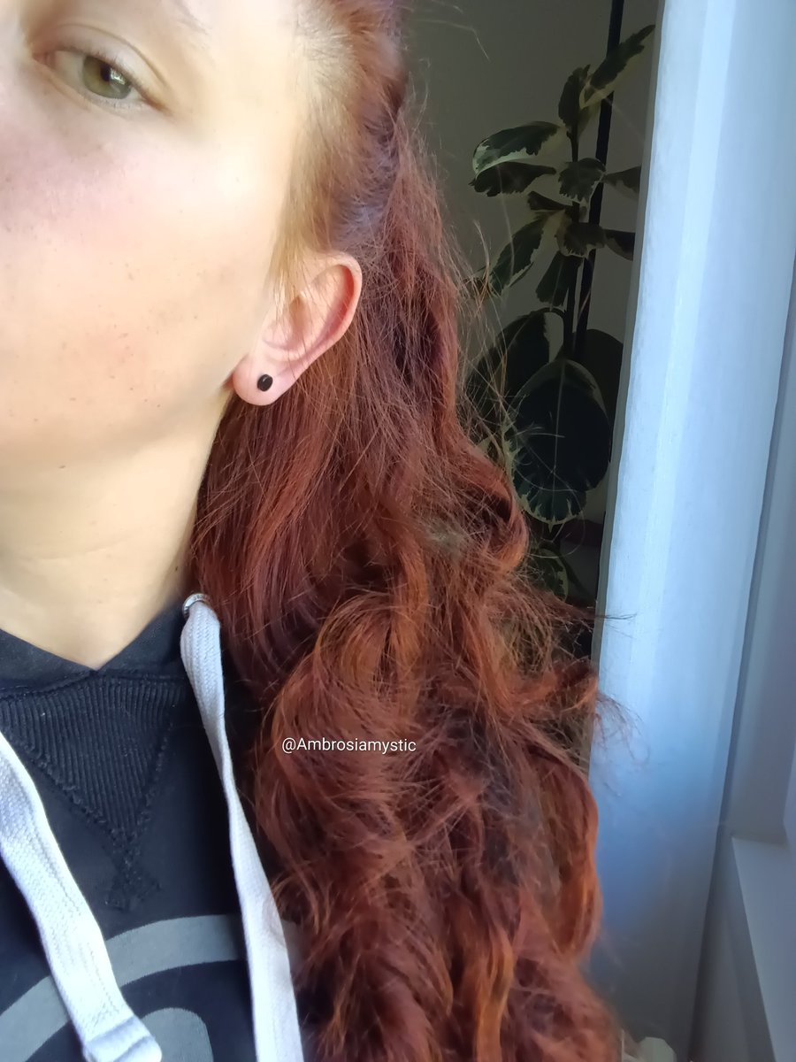 Ambrosiamystic's tweet photo. Même sans maquillage et en tenue chill je vous écrase 👠🐶

#sub #soumis #findom #moneyslave #moneymiss #femdom #domina https://t.co/dsRfYtb3JO
