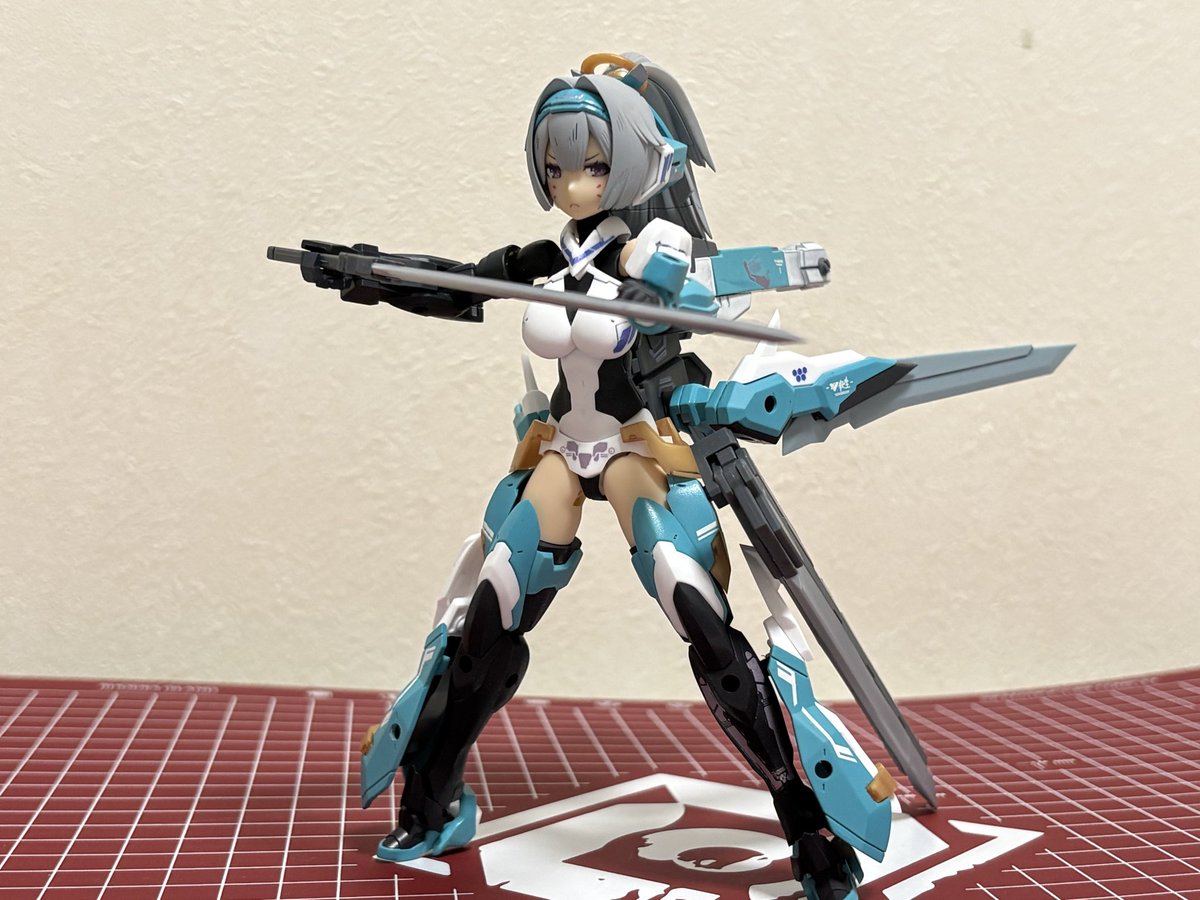 jhon00unicorn's tweet image. #メガミデバイス 
#プラモ
「朱羅　弓兵」改メ

「雨裂月-アサツキ-」見参‼︎

デカールつや消し含め
ここまでやるの初めてで大変でした〜