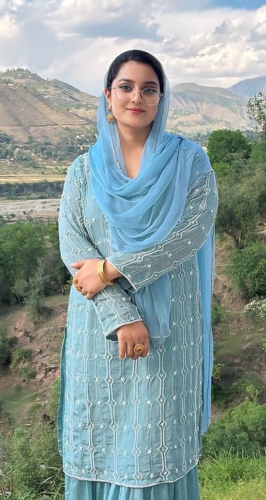 صبر کی عادت لگ جائے تو جان سے پیاری چیز بھی دل سے اتر جاتی ہے۔🖤🥀