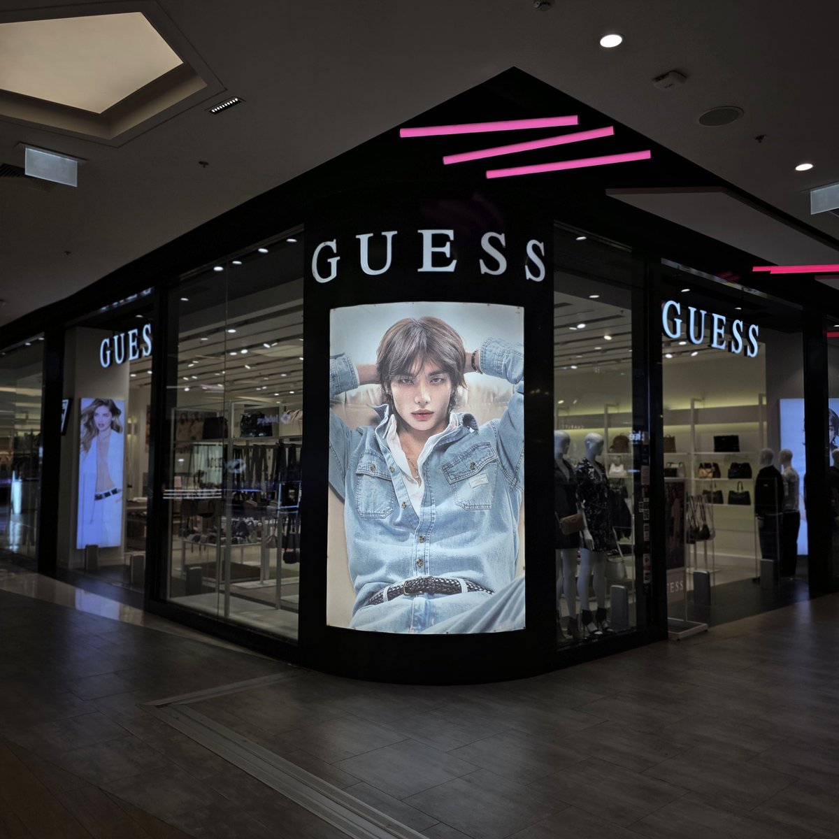 แม่จะเปย์เด็กหลงจนหมดตัว🥀 tweet media