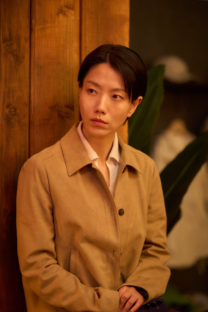 showboxmovie's tweet photo. 강렬한 연기로 화면을 장악하는 배우 #김신록

선의와 용기를 지닌
‘최현희’ 캐릭터 스틸 공개 💪🏻✨

⚠️ <군체> 5월 극장 대개봉

#군체 #연상호 감독 #5월극장대개봉
#전지현 #구교환 #지창욱 #신현빈 #김신록 그리고 #고수 https://t.co/vi9RmmzIpg