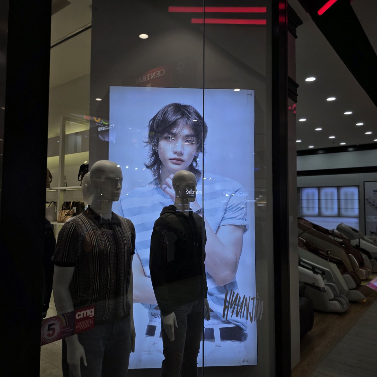 แม่จะเปย์เด็กหลงจนหมดตัว🥀 tweet media