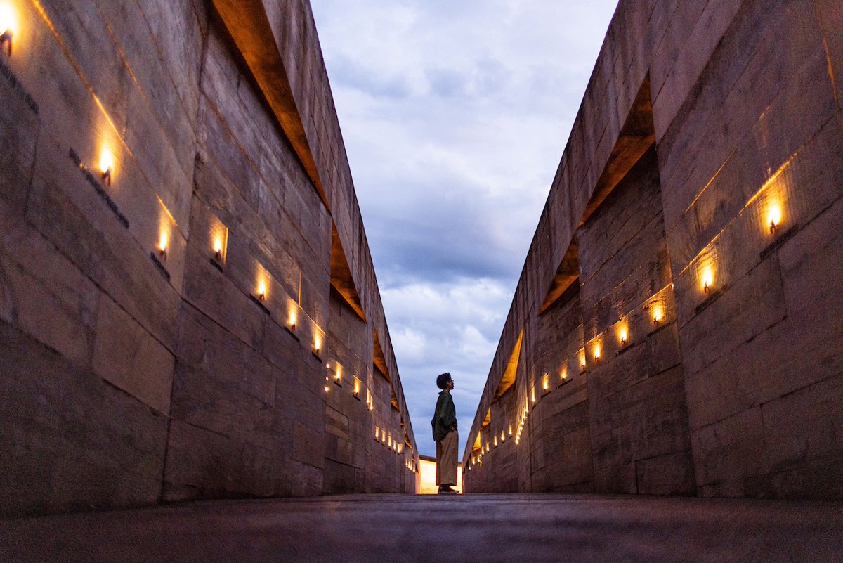 Architizer's tweet image. A linear incision organizes this memorial, using movement, light and material to structure the experience of remembrance.

📍 Brumadinho, Brazil
Project by: Gustavo Penna Arquitetos Associados
Details: hubs.la/Q049P1Nw0