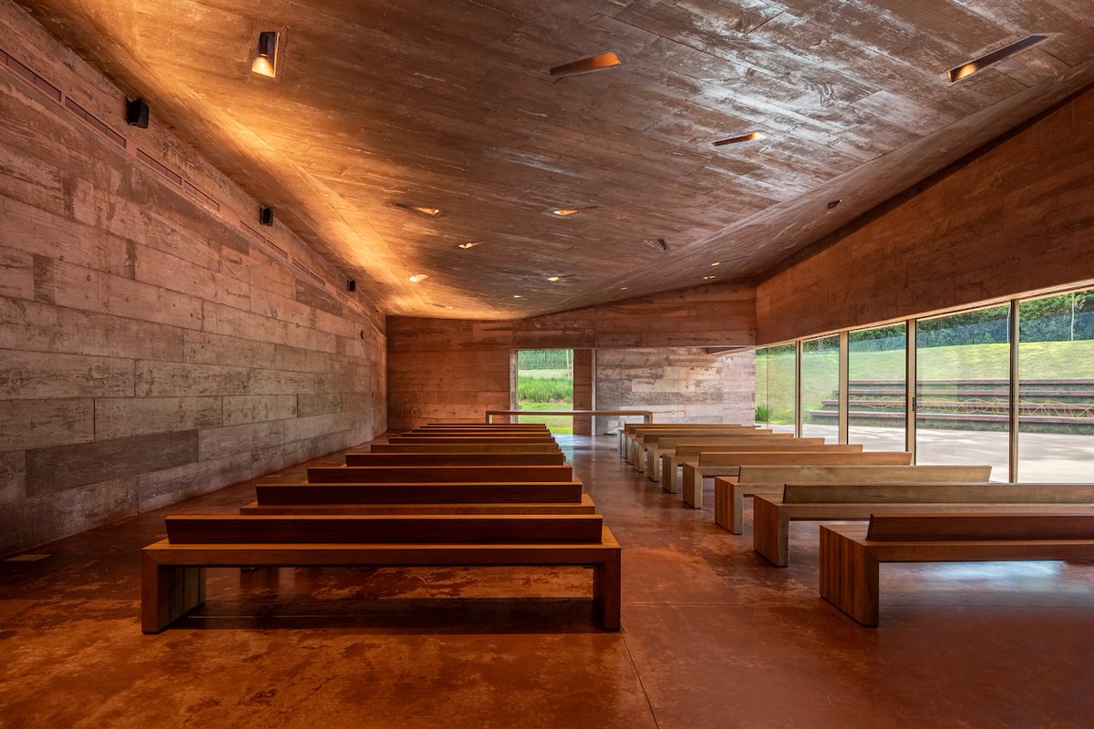 Architizer's tweet image. A linear incision organizes this memorial, using movement, light and material to structure the experience of remembrance.

📍 Brumadinho, Brazil
Project by: Gustavo Penna Arquitetos Associados
Details: hubs.la/Q049P1Nw0