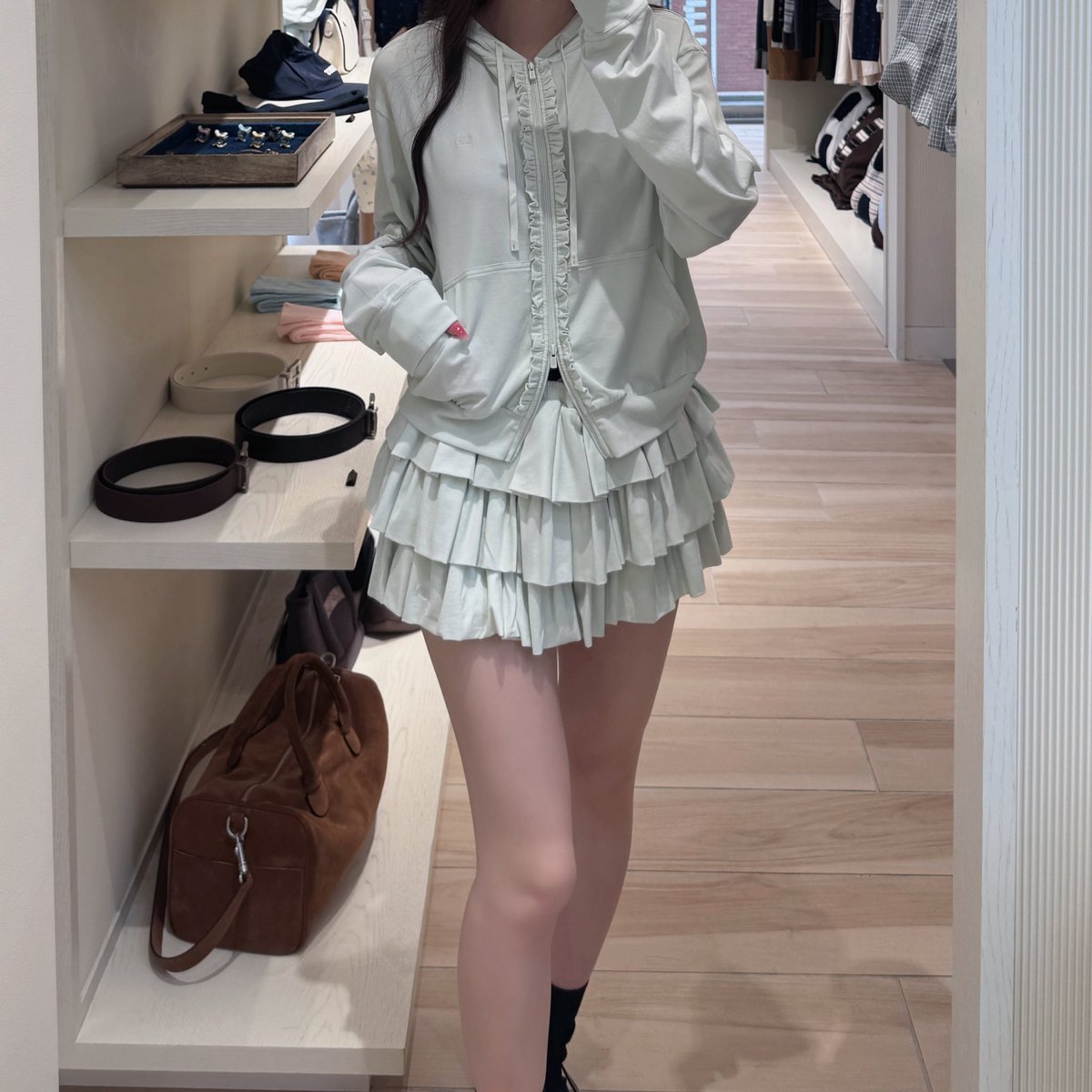 grovestore_jp's tweet image. 【速報】

オンライン,新宿店、完売しているｺﾁﾗのﾌﾘﾙセットアップ…ミント……🍀ྀི⋆｡°✩
原宿店在庫あります、、！！！！

お早めに、、ほんとに……

JANET FRILL ZIP-UP
JANET FRILL SKIRT PANTS

🏠旗艦店 東京都渋谷区神宮前3-18-15