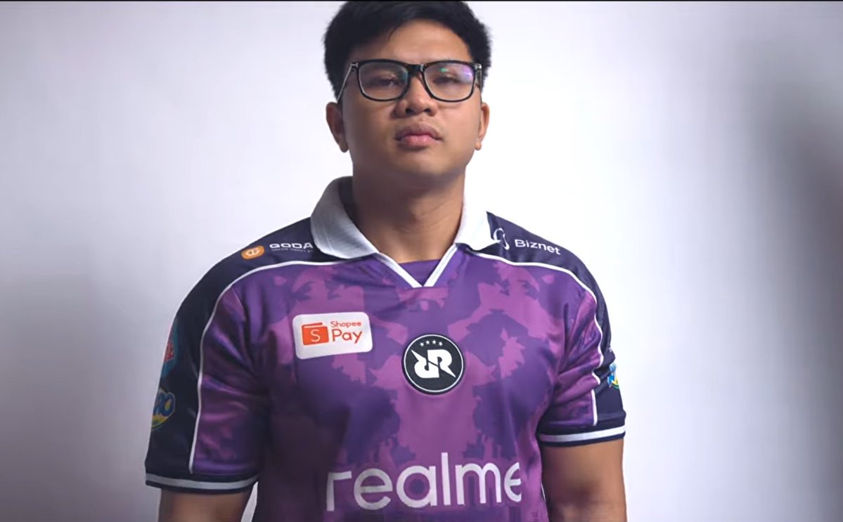 aku karbit RR9 #BuyRrqBundle tweet media