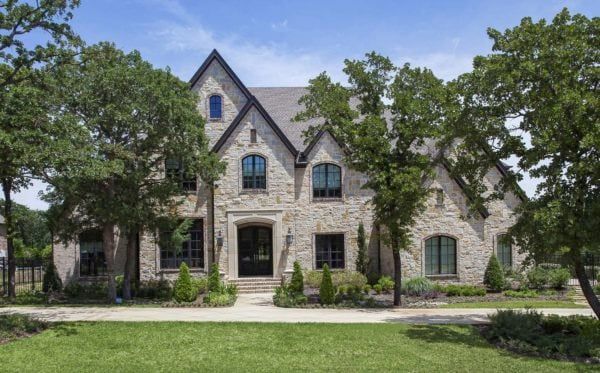 OneKindesign's tweet image. Gorgeous stone clad home with elegant interiors in Southlake, Texas 
onekindesign.com/stone-clad-hom…