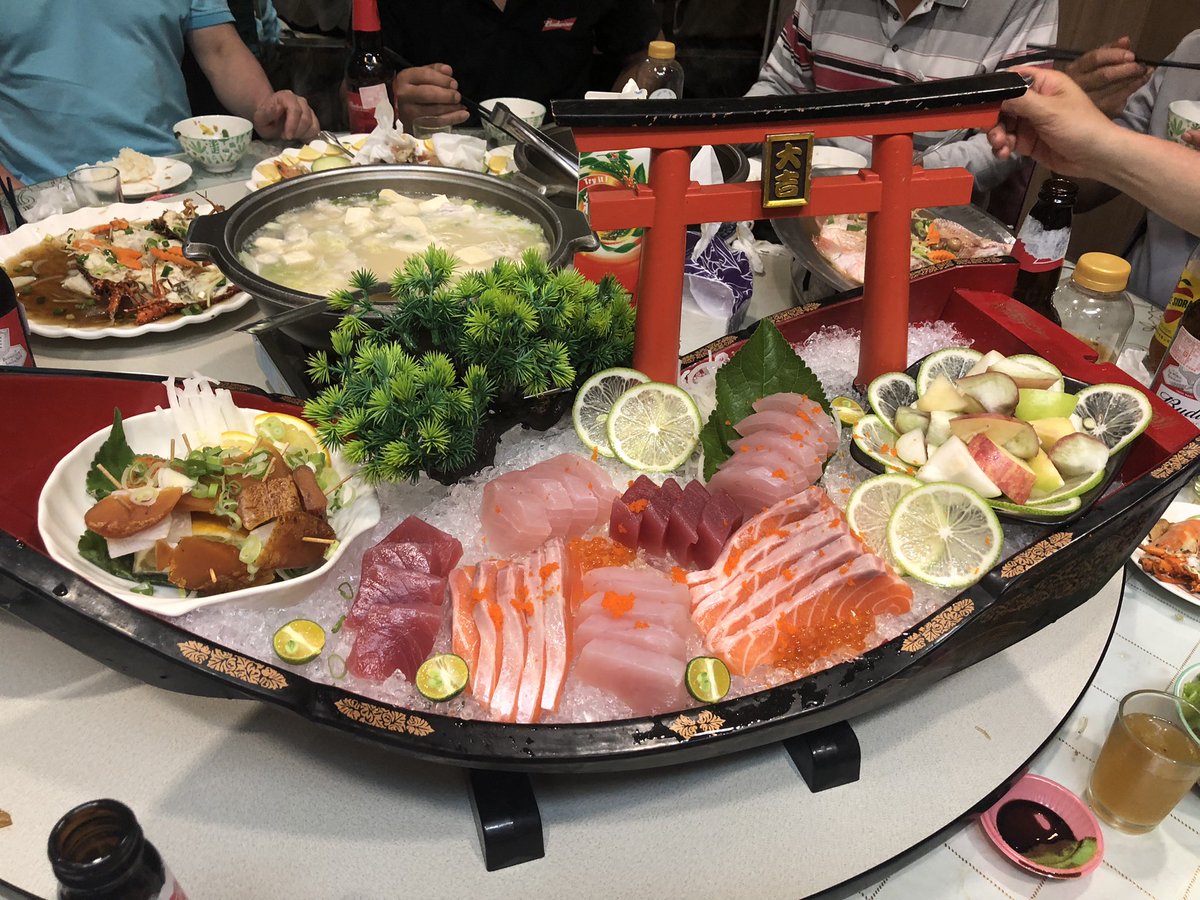 IkumiKoyama's tweet photo. 清明節家族活動,很高興認識寶貝家人☺️🌊💕
#familyday #kending #taiwan #seafood #delicious #墾丁 #海鮮 #新鮮 #好吃 #家族 #清明節 #拜拜 #開心 #聚餐 https://t.co/ODVMljr6Q1