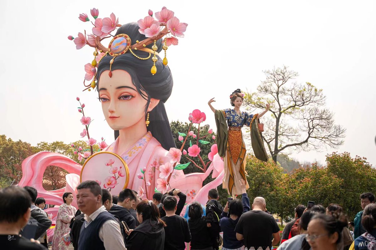 SND_China's tweet photo. Throughout the spring break and #QingmingFestival holiday, 900k+ visitors visited A-level attractions and key provincial-level rural tourism villages in #Suzhou New District (#SND). Scenic spots, museums, parks, countryside... all were buzzing with people. #VisitSND https://t.co/LPMz70wNbh