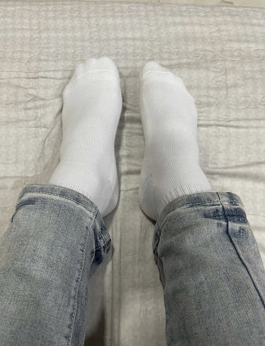 Có ai thích gu vớ trắng ko á 😆