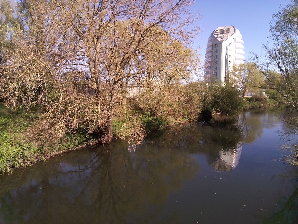 My workplace closes for six days over Easter ... so technically this was a 'weekend' run. 😊 Four gentle miles along the canal in the sun. 

Back to work tomorrow...