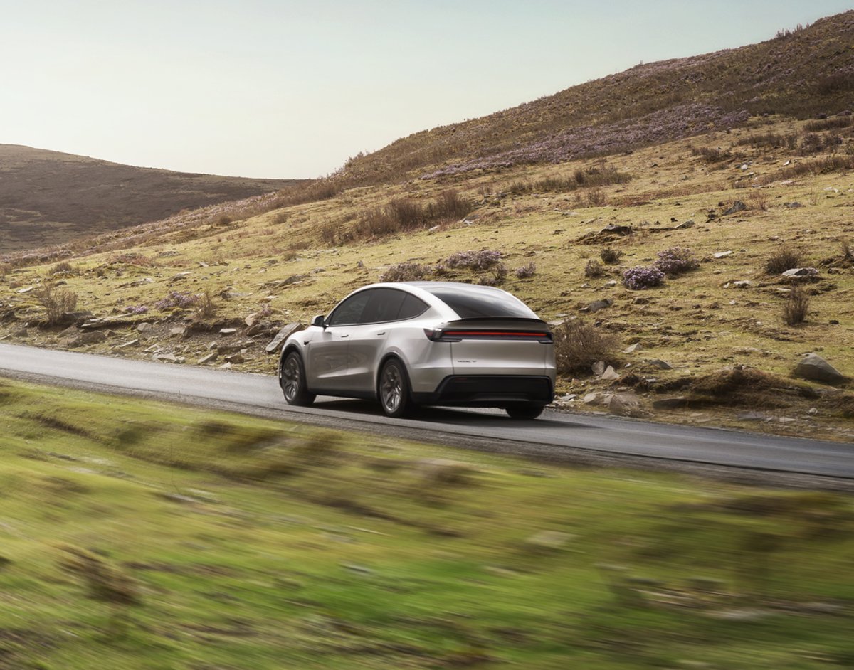 Tesla Japan tweet media