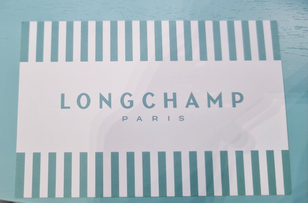 간 김에 롱샴 팝업까지 알차게 즐기고 집에 가는 중🩵
#김세정 #longchamp