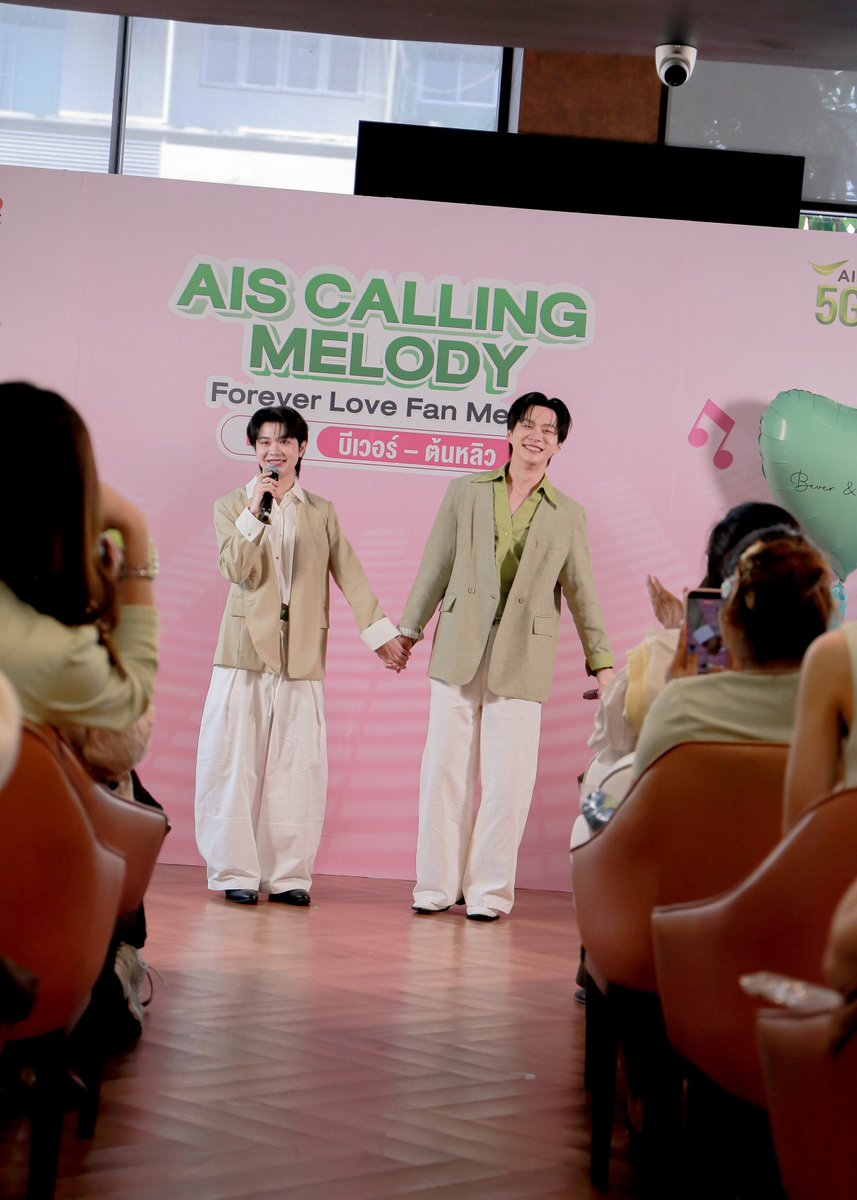 otpc_story's tweet photo. แฟนคลับใจฟู! “บีเวอร์–ต้นหลิว” เสิร์ฟสุขนอกจอ!! จัดเต็ม “ร้อง&เล่น” ใกล้ชิดในมีทแอนด์กรี๊ด “Forever Love Fan Meet”
#bbverpj #tonliewmtp
#BeverTonliew #บีเวอร์ต้นหลิว
#AISxBeverTonliew
#AISCallingMelody
อ่านข่าวเพิ่มเติมได้ที่ https://t.co/DFRlqAEq3E https://t.co/CdPxgeOis1