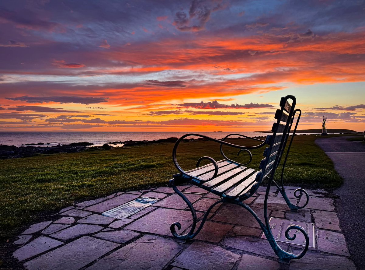 ThisIsIreland3's tweet image. Beautiful skies over Red Island, Skerries this morning 🌅🔥

And perfect Sunrise over the Rockabill lighthouse, just to boot 🔥🔥

📍County Dublin - Ireland 🇮🇪

📸 Martin McNamara

#Dublin #Ireland #Lighthouse  #Skerries #Redisland #Rockabill #Skies