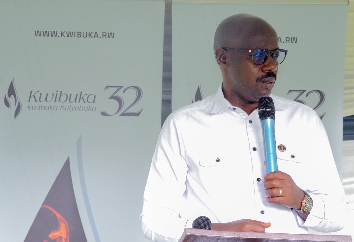 Umuyobozi w'Akarere <a href="/RichardGasana/">GASANA Richard</a> yihanganishije abarokotse Jenoside yakorewe Abatutsi, ati: "Iyo twibuka gutya, tujye twibuka ubutwari bw'Abarokotse Jenoside yakorewe Abatutsi bwo kubabarira abishe ababo, abasaba gukomera muri ibi bihe bikomeye byo Kwibuka". #Kwibuka32