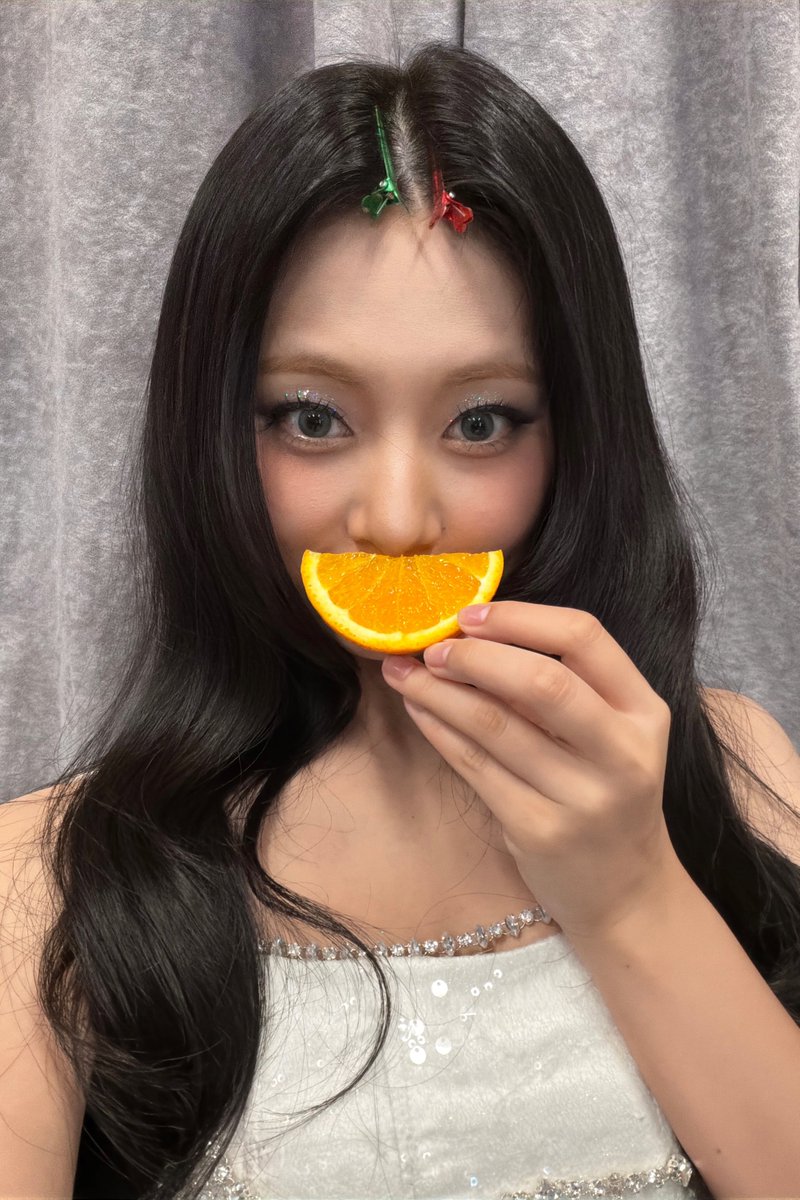 TWICE life tweet media