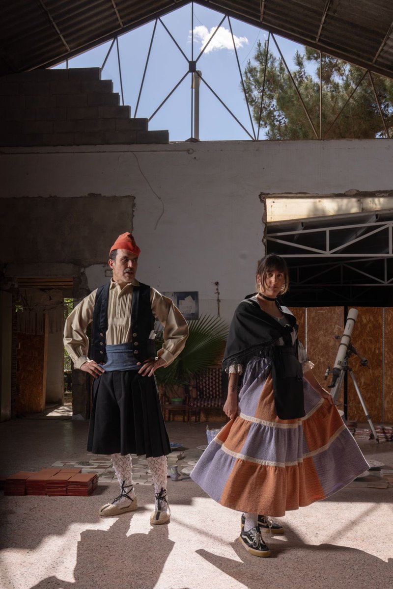 alfonsoduranfot's tweet photo. Murcia celebra el 175º Aniversario del Bando de la Huerta.
La diseñadora Alexandra Cánovas propone una evolución del atuendo huertano tradicional con el objetivo de poder lucirlo todo el año.

Hoy, en @el_pais 
📷 @alfonsoduranfot 
✒️ @VVadillo 

https://t.co/C9cfYtjdQN https://t.co/PHzHy57rKO