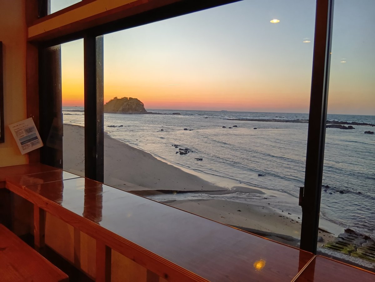 manposo's tweet photo. 窓の外にほっこり❤
時間を忘れてぼーっと…最高です!!

#志賀島 #満帆荘 #志賀島グルメ #志賀島ドライブ #オーシャンビュー https://t.co/eQ4nDbXA9J