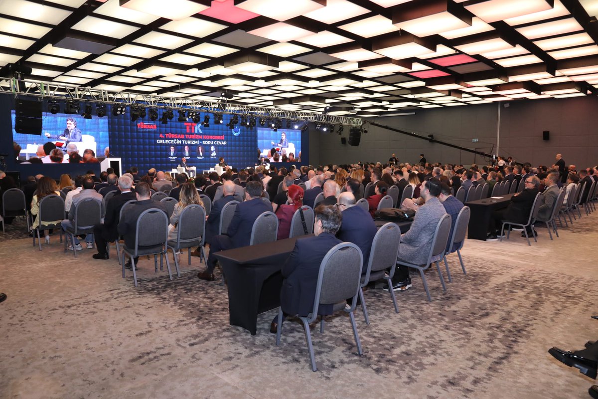 6–8 Nisan 2026 tarihleri arasında “Eğitim, İletişim ve Dayanışma” mottosuyla Antalya’da düzenlenen 4. TÜRSAB Turizm Kongresi’nin ikinci günü, sektörün yarınlarını mercek altına alan “Geleceğin Turizmi” paneli ile başladı.

Gazeteci Gaffar Yakınca moderatörlüğünde gerçekleştirilen