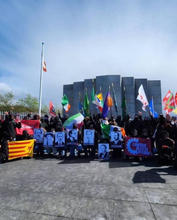 Photos from Anti Imperialist Action Ireland's Dublin 1916 Easter Rising Commemoration on Sunday. 

The parade assembled at Phibsboro Shopping Centre and marched to Glasnevin Cemetery. 

More to follow.