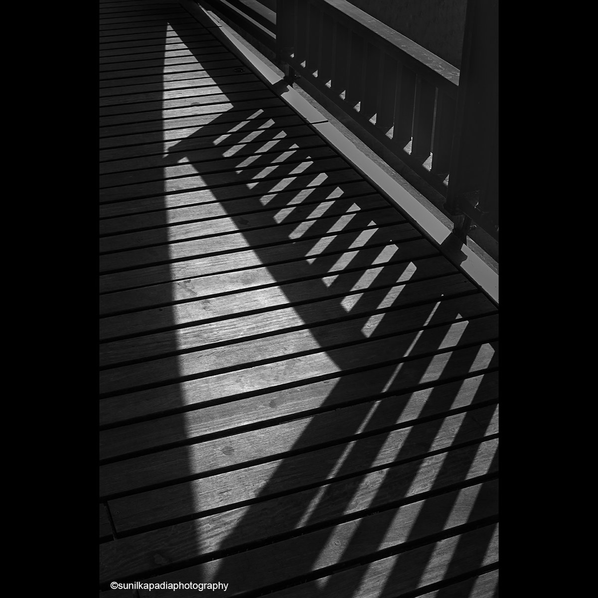 SunilKapadia19's tweet photo. _SSK6761 Art ElementsBuy This Photo Art Print
#blackandwhite #blackandwhitephotography #shadows #woodenrailing #floor #graphic #geometry #design #pattern #lines #lineform #art #elements #Lavasa #Pune #Maharashtra #India #photooftheday #photooftheweek #homedecor #homedecoration https://t.co/7aYK6tEM2W