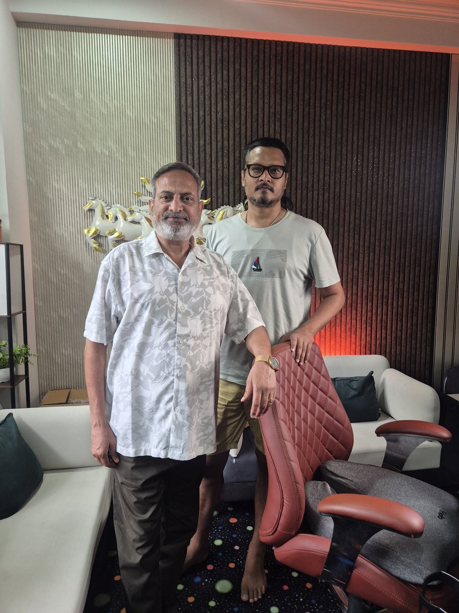 MukeshPathakji's tweet photo. #Chaigaram With @ajeetbharti bro☕🍯☕ https://t.co/gwT3ryX3iZ