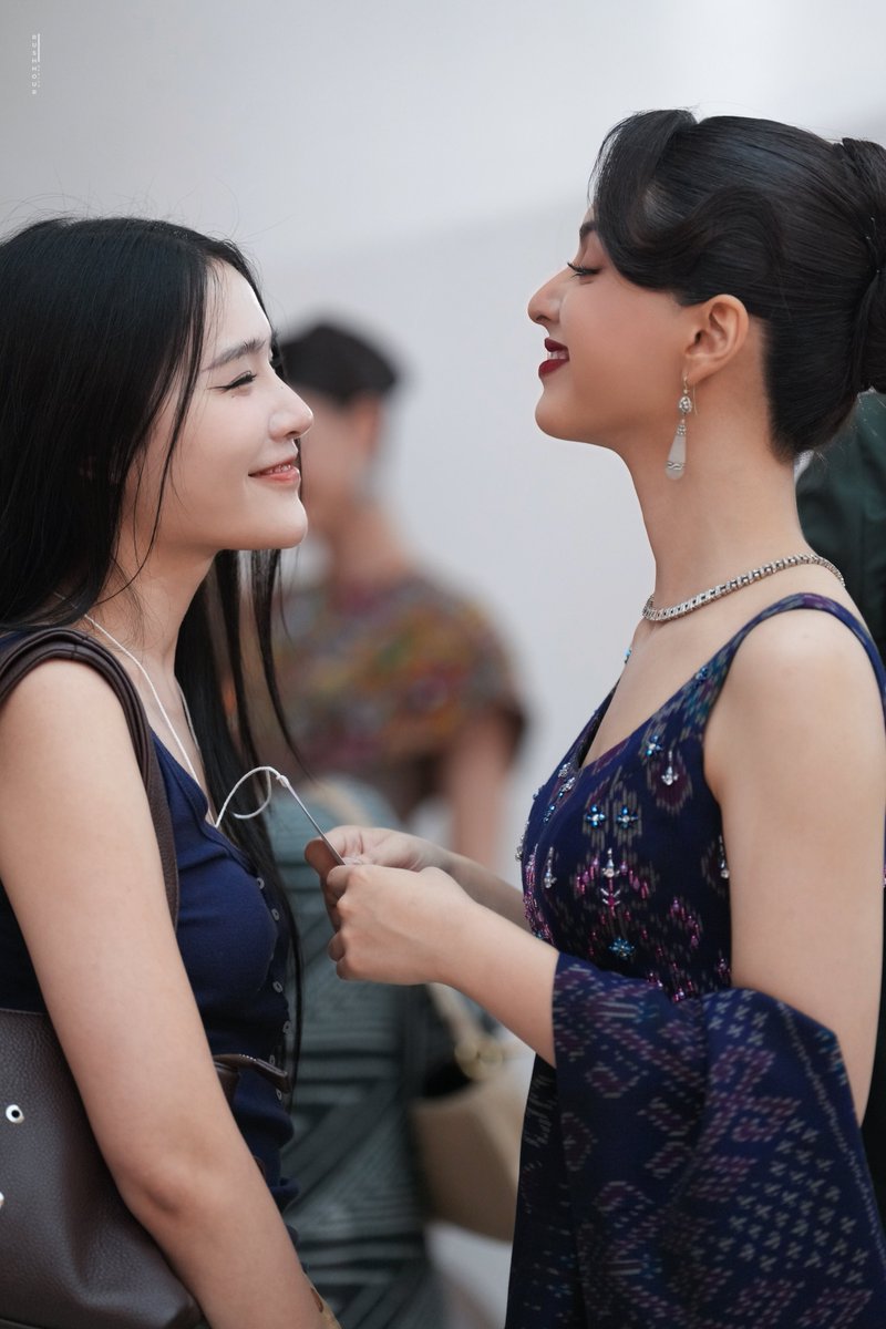 ทำไงดีคะ มีคนเติมน้อง
ไม่ได้มางานก็มาให้กำลังน้อง 
แอบมาเป็น staff ก็เอา

SHELLY IN FASHION SHOW FINALE
#ASenseOfThai2026xShelly
#Shellybenda #pundao
#shellypundao