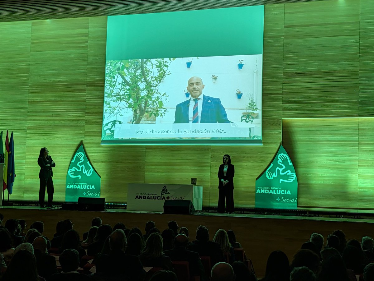 LoyolaResearch's tweet photo. La @FundacionETEA, Instituto de Desarrollo de la Universidad Loyola, recibe el Premio Andalucía +Social en la modalidad de cooperación internacional 🌍 Un reconocimiento al trabajo por el desarrollo humano y la justicia social. ¡Enhorabuena! Gracias a @igualdadAND https://t.co/hBMALsOsGd