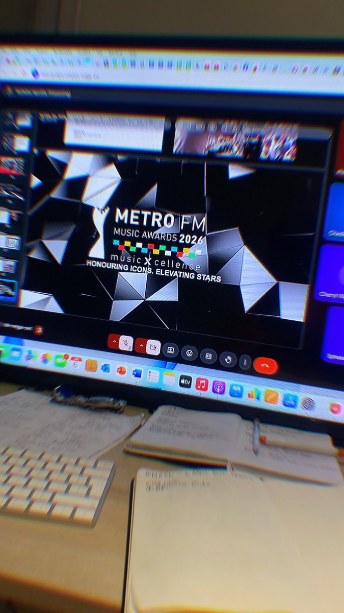 sphaka_n's tweet image. : we working okay… 😭