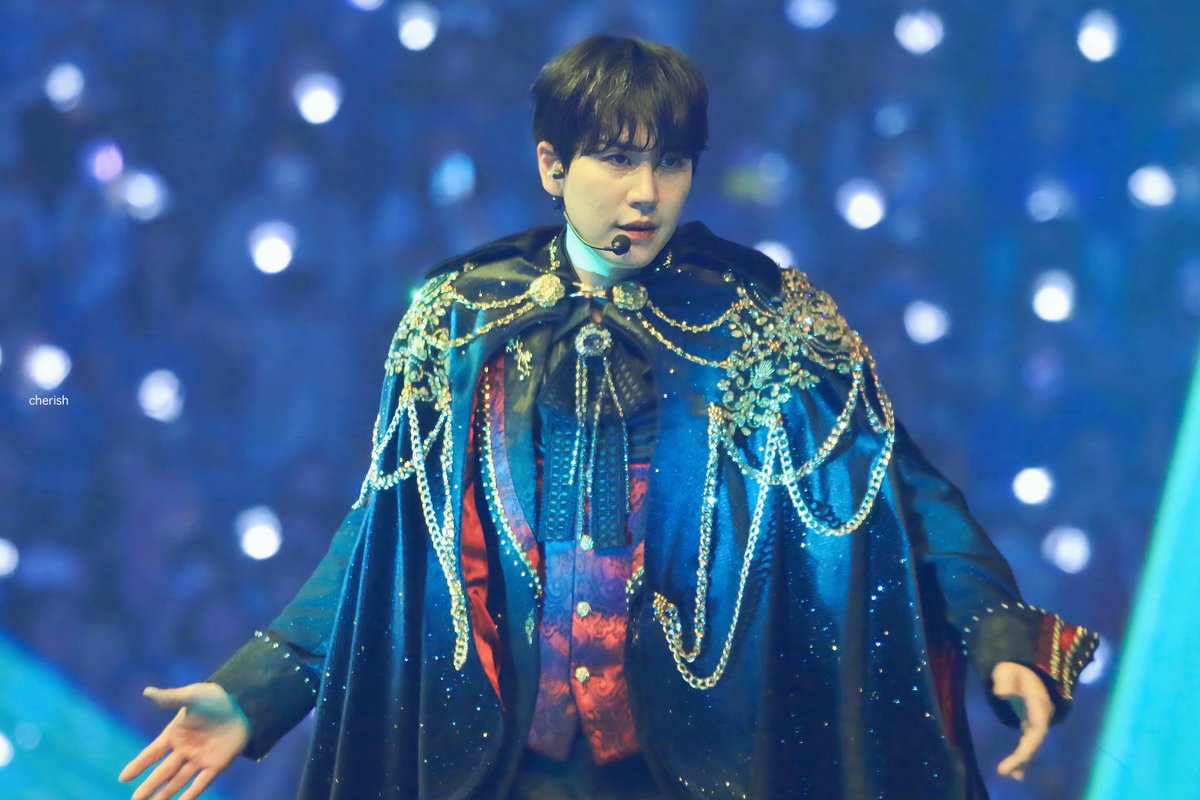 andkyuie's tweet photo. I cannot over from this Kyuhyun Opera 🔥 https://t.co/IRIl5FRAml