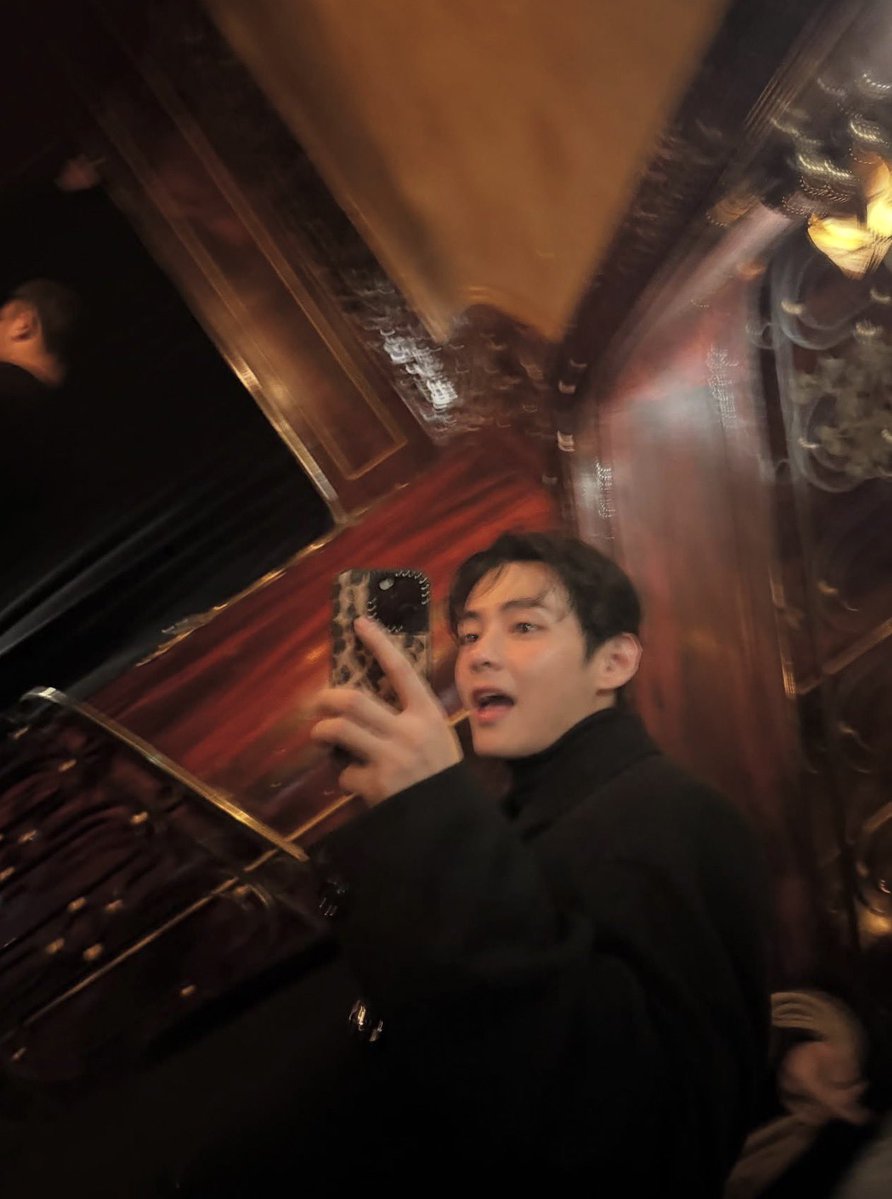 𝐀𝐬𝐡⁷ ⟭⟬ is seeing bts tweet media